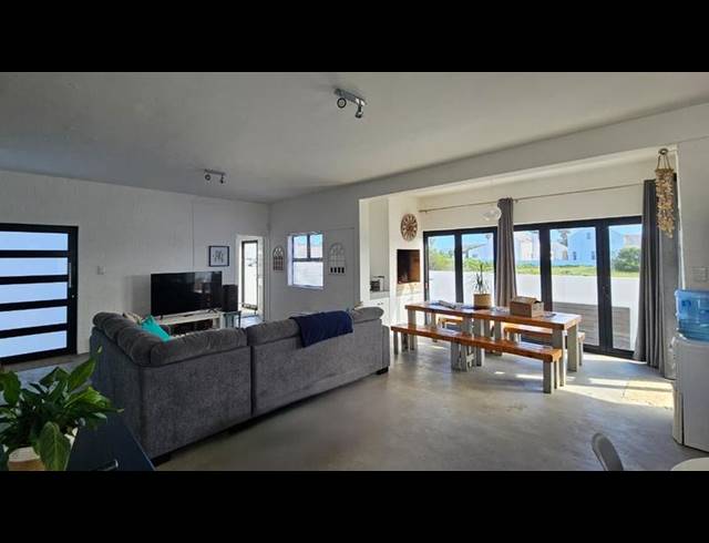 4 BEDROOM HOUSE FOR SALE IN GOLDEN MILE